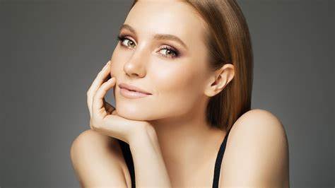 The Ultimate Guide to Safe Dermaplaning at Home - Purple Mallet